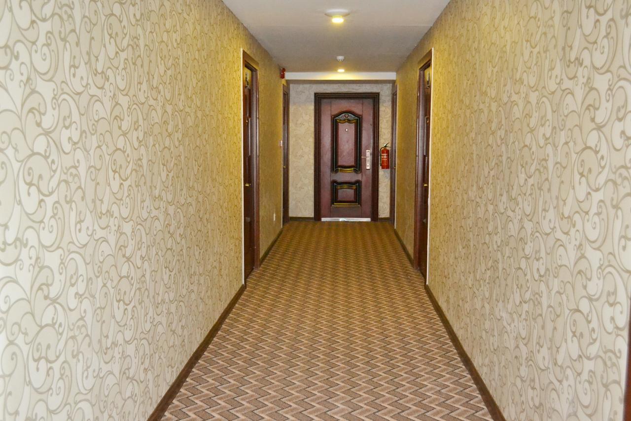 Hotel Broadway Rangoon Buitenkant foto