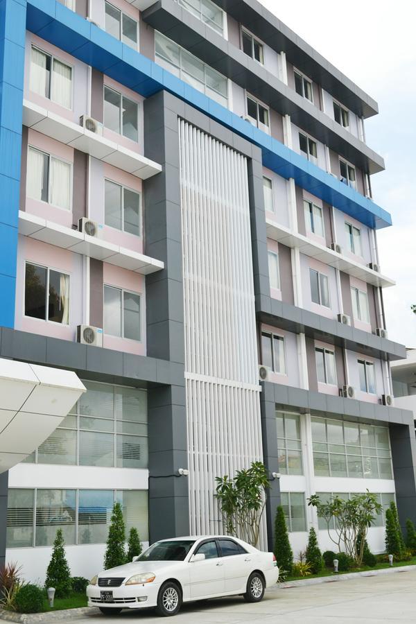 Hotel Broadway Rangoon Buitenkant foto