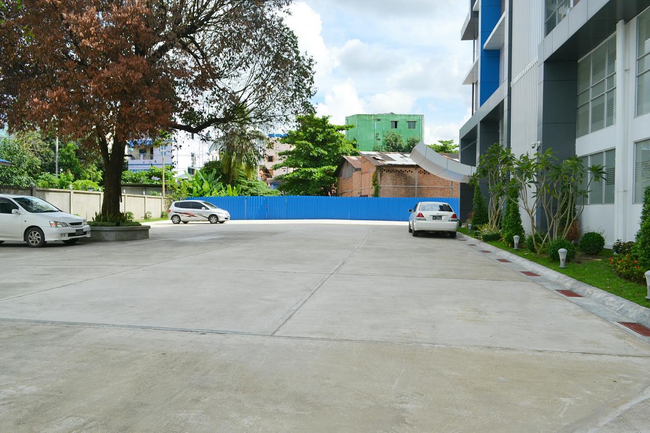 Hotel Broadway Rangoon Buitenkant foto