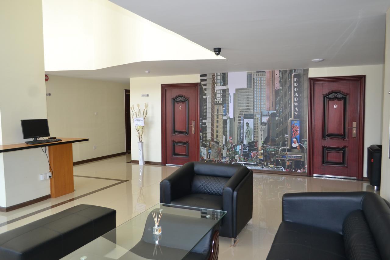Hotel Broadway Rangoon Buitenkant foto