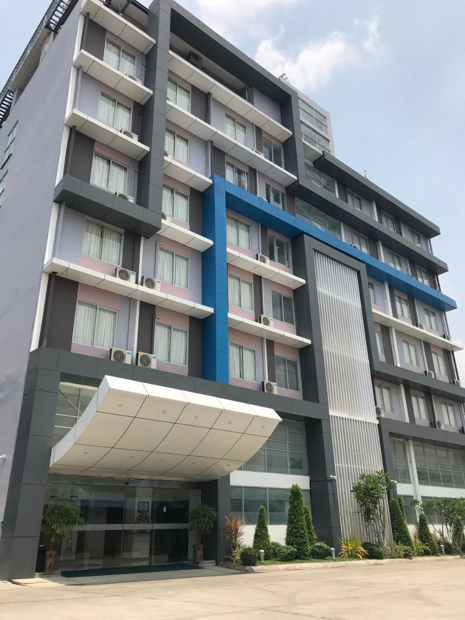 Hotel Broadway Rangoon Buitenkant foto