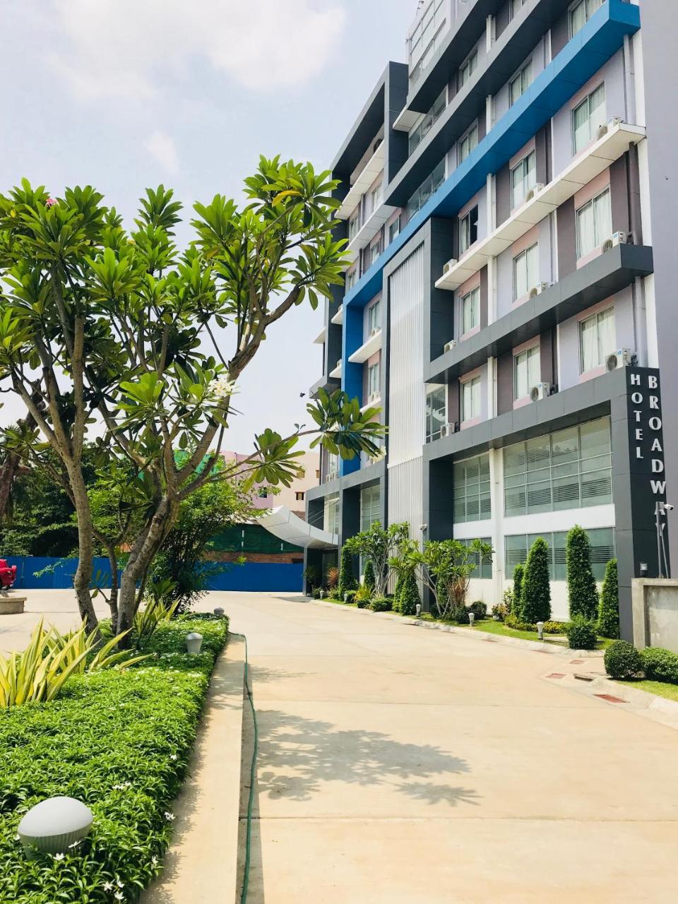 Hotel Broadway Rangoon Buitenkant foto