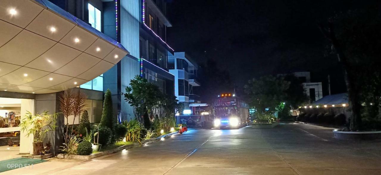 Hotel Broadway Rangoon Buitenkant foto