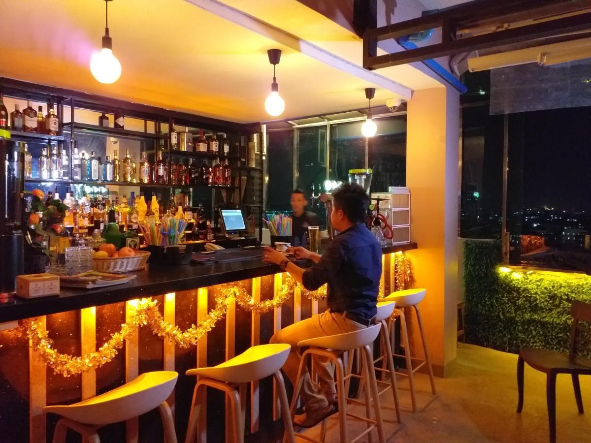 Hotel Broadway Rangoon Buitenkant foto
