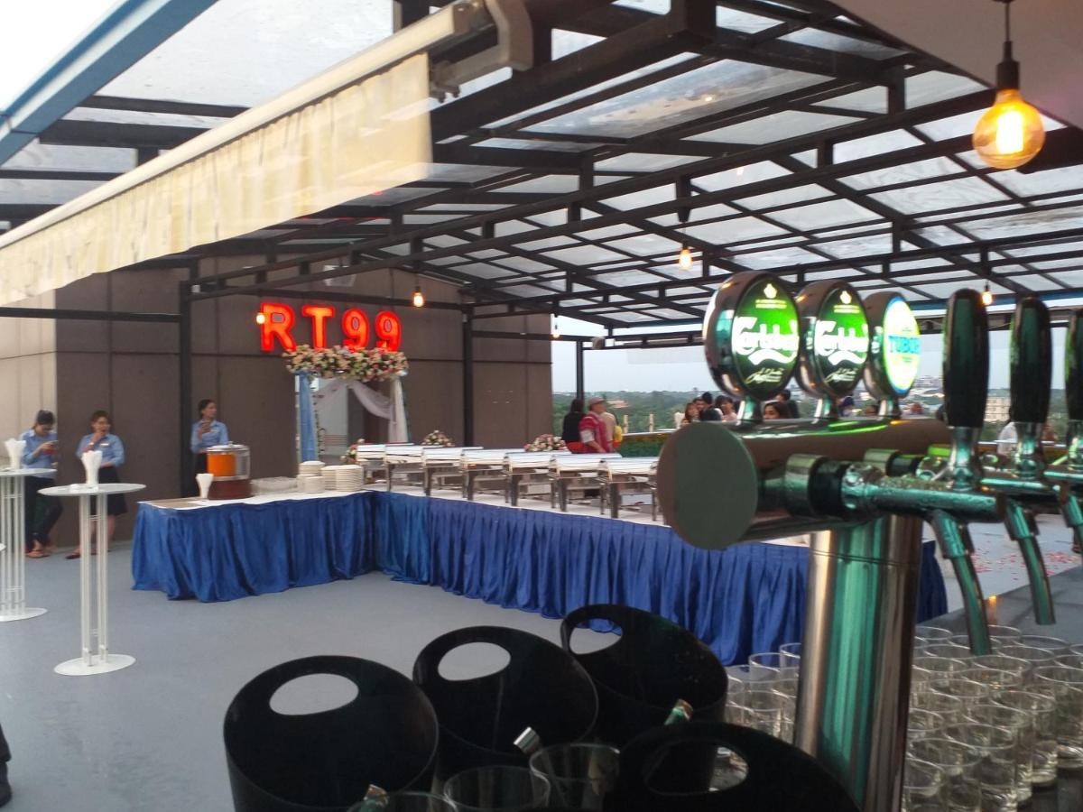 Hotel Broadway Rangoon Buitenkant foto