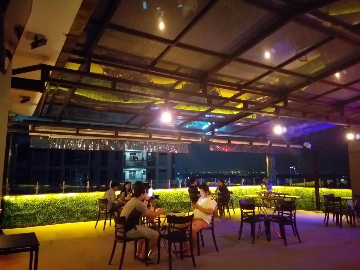 Hotel Broadway Rangoon Buitenkant foto